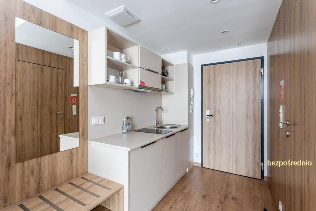 Apartament W Warszawie Dedykowany Parking Podziemny W Cenie, Wifi, Blisko Centrum New Apartment In Warsaw Finished To A High Specification Fitted Out To A High Standard On The 7Th Floor, Wifi, Underground Parking Price Included Екстериор снимка